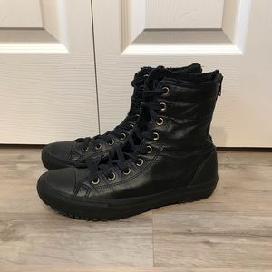 NWOB black faux fur lined leather converse